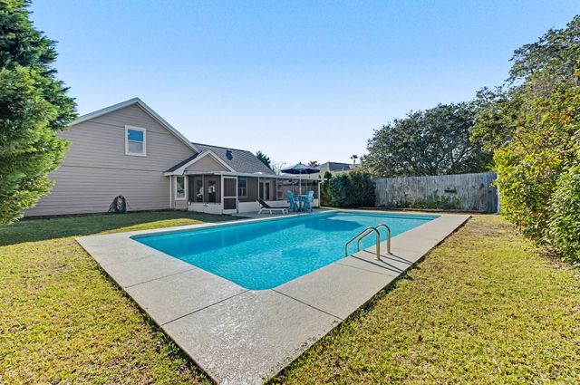 155 Long Pointe Drive, Mary Esther, FL 32569