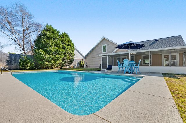 155 Long Pointe Drive, Mary Esther, FL 32569