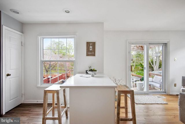 7136 LAKE COVE DR, Alexandria, VA 22315