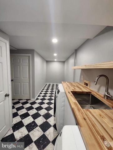 7136 LAKE COVE DR, Alexandria, VA 22315