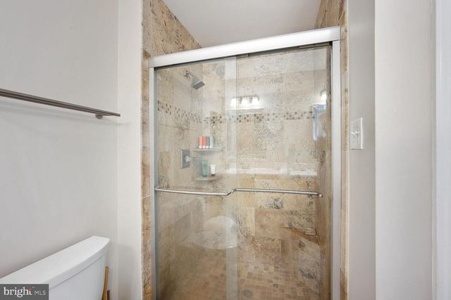 7136 LAKE COVE DR, Alexandria, VA 22315