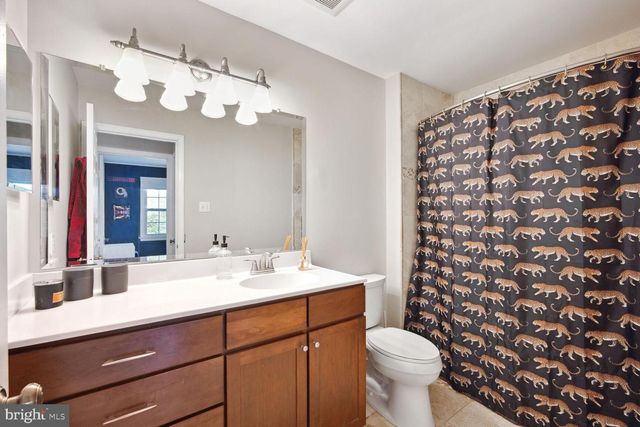 7136 LAKE COVE DR, Alexandria, VA 22315