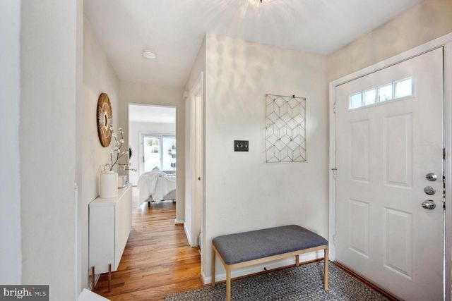 7136 LAKE COVE DR, Alexandria, VA 22315