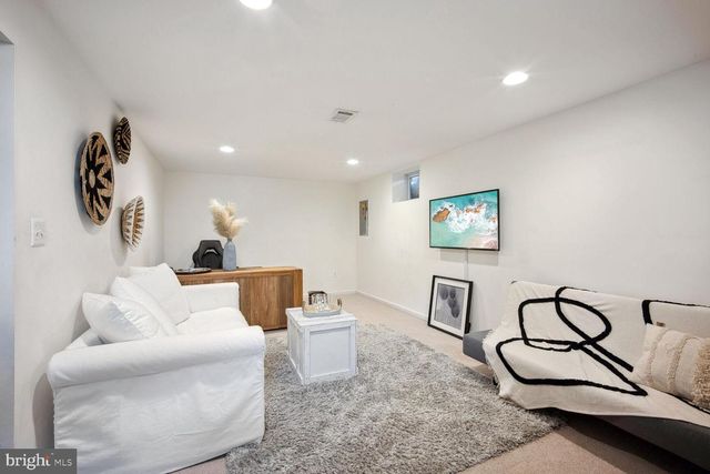 7136 LAKE COVE DR, Alexandria, VA 22315