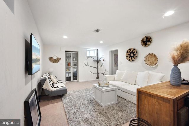 7136 LAKE COVE DR, Alexandria, VA 22315