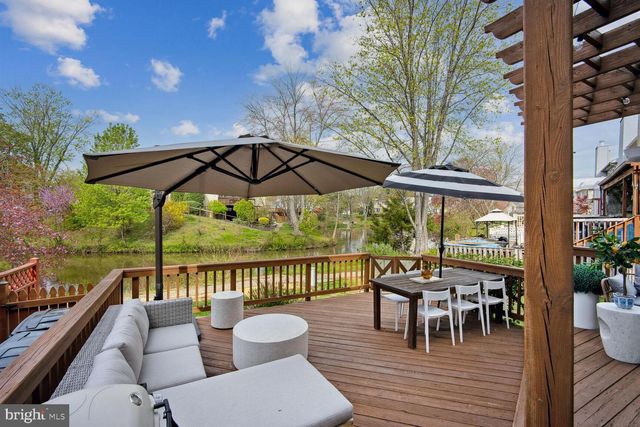 7136 LAKE COVE DR, Alexandria, VA 22315