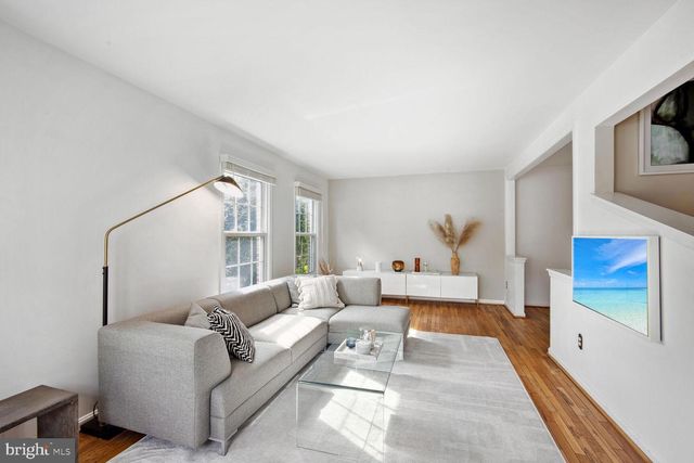 7136 LAKE COVE DR, Alexandria, VA 22315