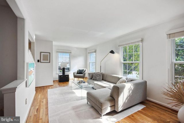 7136 LAKE COVE DR, Alexandria, VA 22315