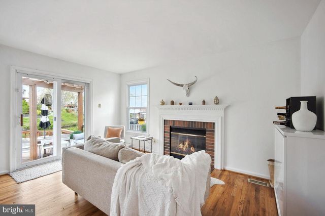 7136 LAKE COVE DR, Alexandria, VA 22315