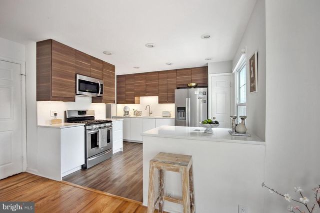 7136 LAKE COVE DR, Alexandria, VA 22315