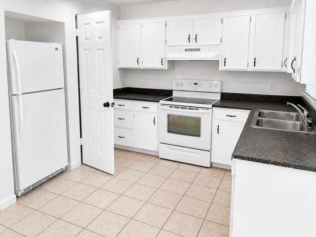 1406 CRYSTAL COURT B, Tavares, FL 32778