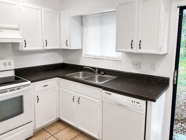1406 CRYSTAL COURT B, Tavares, FL 32778