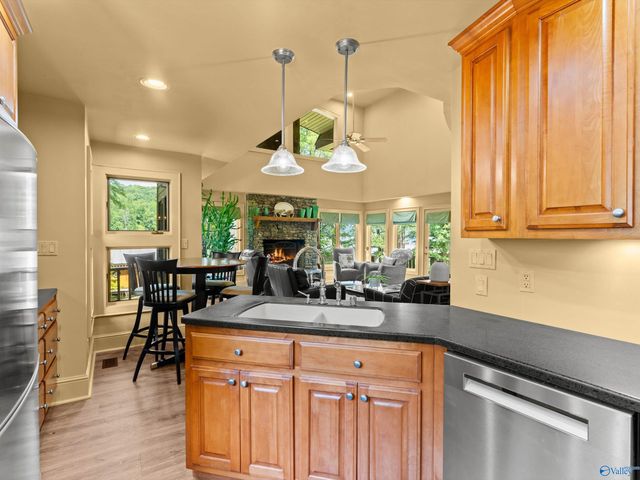 300 Fisher Hollow Road, Guntersville, AL 35976