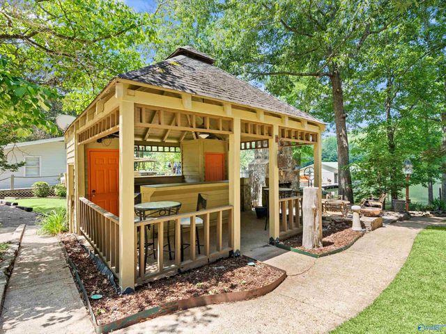 300 Fisher Hollow Road, Guntersville, AL 35976
