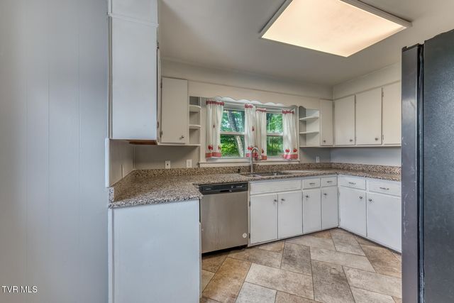 329 Old Stage Trail, Bristol, TN 37620
