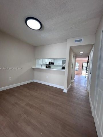 1072 W 79th St 32, Hialeah, FL 33014