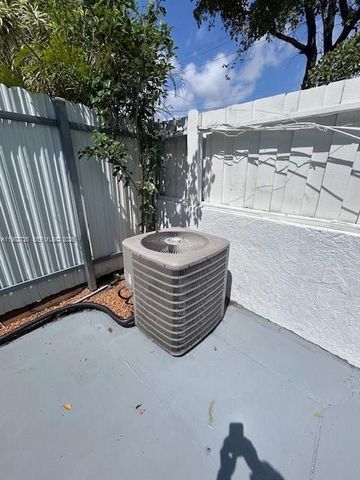 1072 W 79th St 32, Hialeah, FL 33014
