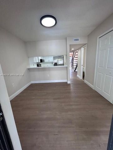 1072 W 79th St 32, Hialeah, FL 33014