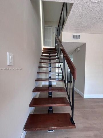 1072 W 79th St 32, Hialeah, FL 33014