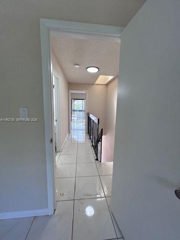 1072 W 79th St 32, Hialeah, FL 33014