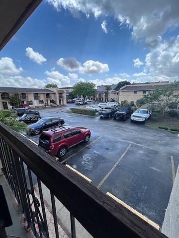 1072 W 79th St 32, Hialeah, FL 33014