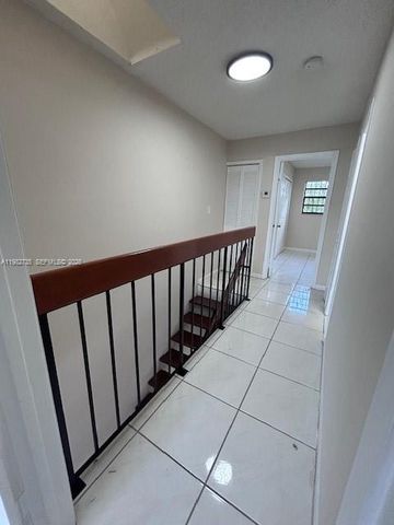 1072 W 79th St 32, Hialeah, FL 33014