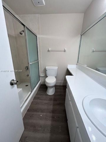 1072 W 79th St 32, Hialeah, FL 33014