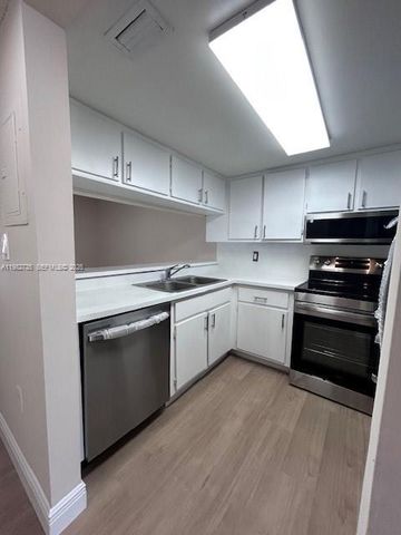 1072 W 79th St 32, Hialeah, FL 33014