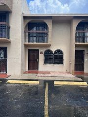 1072 W 79th St 32, Hialeah, FL 33014
