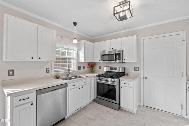 105 Hollowed Court, Holly Springs, NC 27540