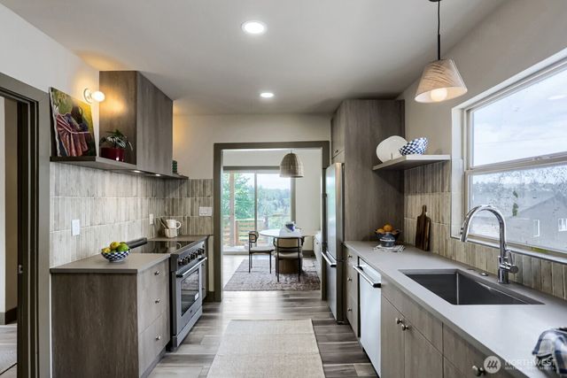 4582 22nd Avenue SW, Seattle, WA 98106