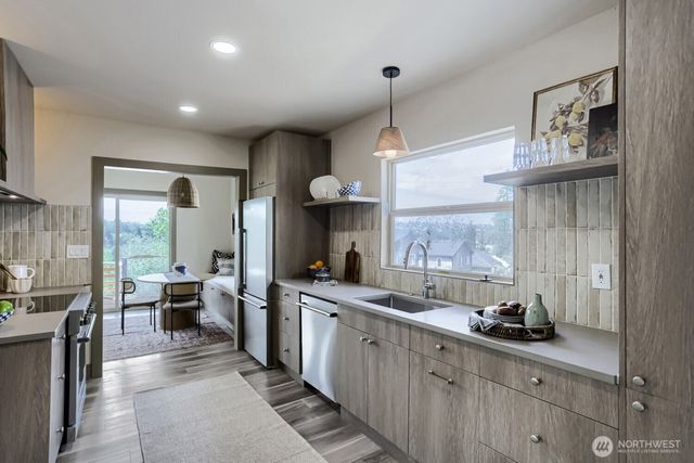 4582 22nd Avenue SW, Seattle, WA 98106