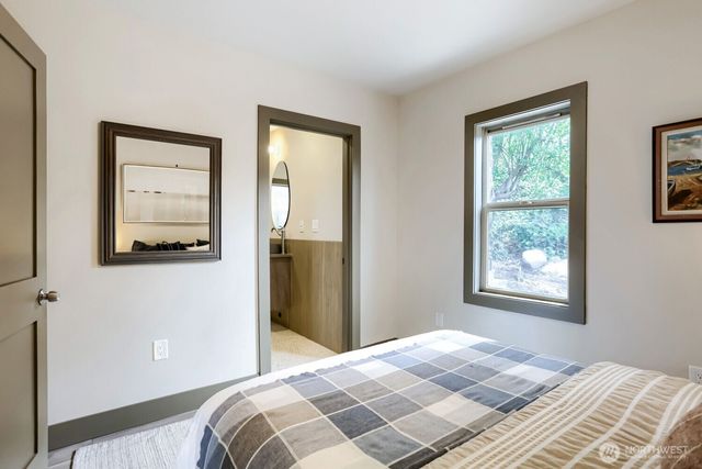 4582 22nd Avenue SW, Seattle, WA 98106