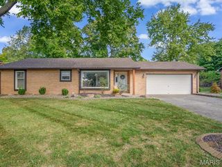 13 Rushmore Drive, Glen Carbon, IL 62034