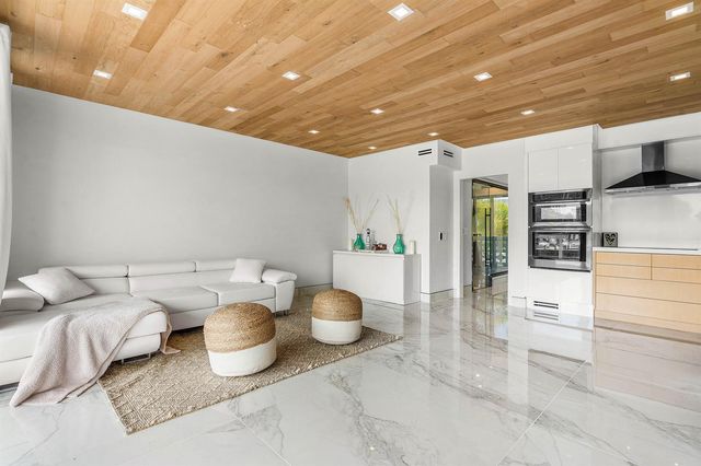 65 SE Spanish Trail 2070, Boca Raton, FL 33432