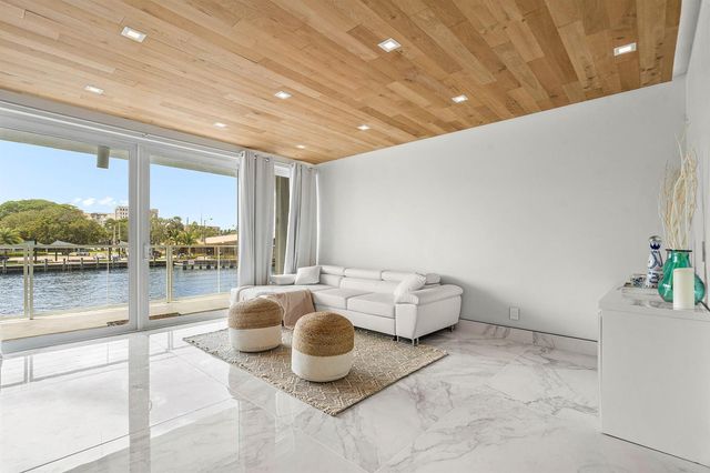 65 SE Spanish Trail 2070, Boca Raton, FL 33432