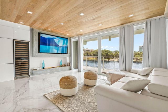 65 SE Spanish Trail 2070, Boca Raton, FL 33432