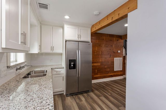 2005 Portsmouth Street B, Houston, TX 77098