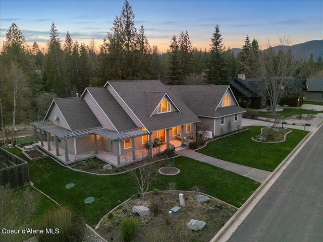212 Canoe Cove Lane, Sandpoint, ID 83864