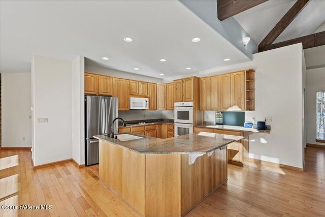 212 Canoe CV, Sandpoint, ID 83864