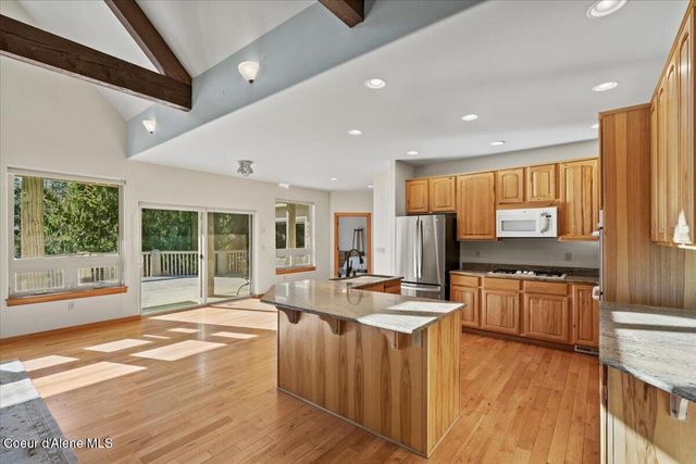 212 Canoe CV, Sandpoint, ID 83864