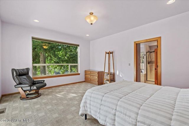 212 Canoe CV, Sandpoint, ID 83864