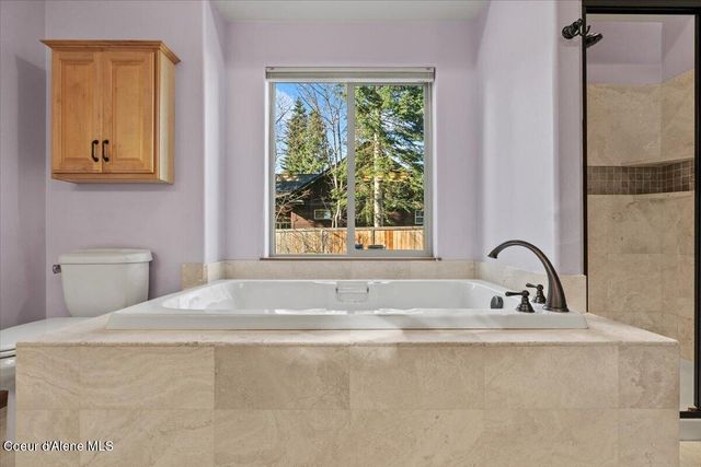 212 Canoe CV, Sandpoint, ID 83864