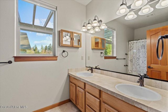 212 Canoe CV, Sandpoint, ID 83864