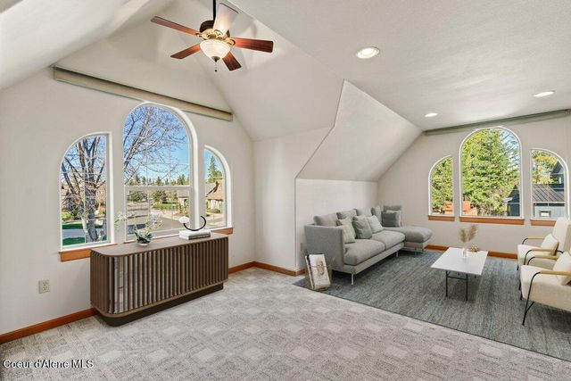 212 Canoe CV, Sandpoint, ID 83864
