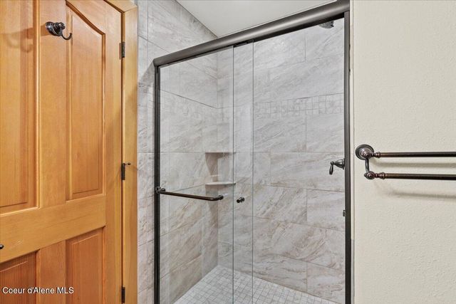 212 Canoe CV, Sandpoint, ID 83864