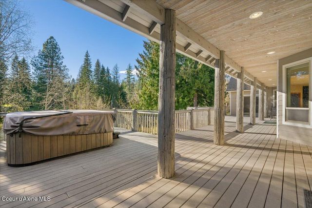 212 Canoe CV, Sandpoint, ID 83864
