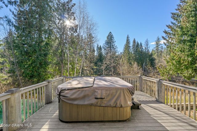 212 Canoe CV, Sandpoint, ID 83864