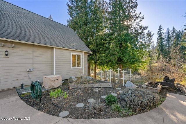 212 Canoe CV, Sandpoint, ID 83864