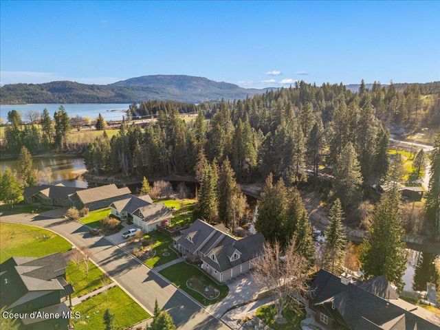 212 Canoe CV, Sandpoint, ID 83864